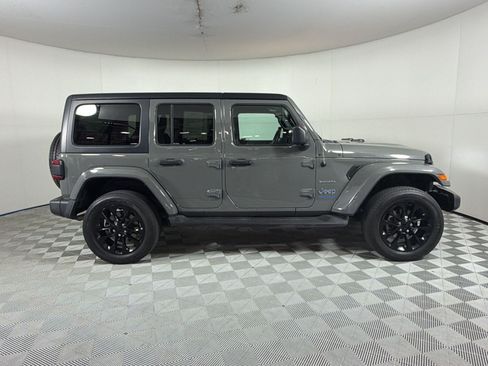 Used 2022 Jeep Wrangler Unlimited Sahara AWD/4WD image 8