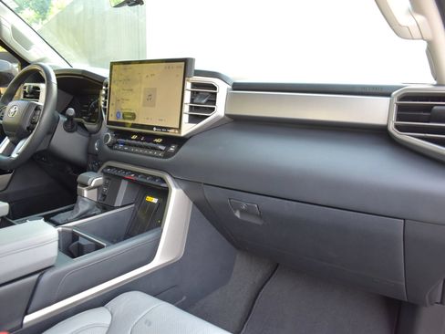 Used 2024 Toyota Tundra Limited AWD/4WD image 57