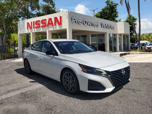 Certified 2024 Nissan Altima 2.0 SR image 3