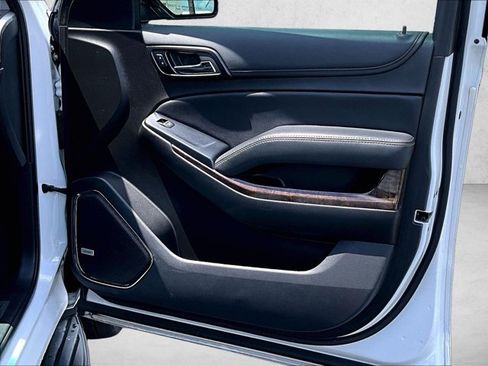 Used 2020 Chevrolet Suburban LT w/ RST Edition RWD image 19