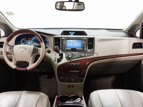 Used 2011 Toyota Sienna Limited w/ Premium Pkg image 15