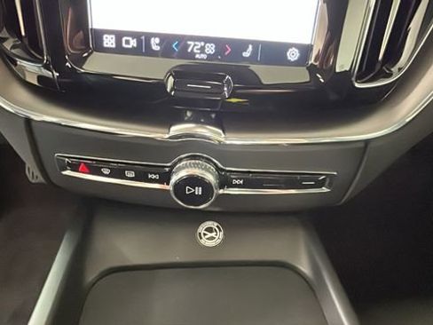 Used 2025 Volvo XC60 B5 Core AWD/4WD image 22