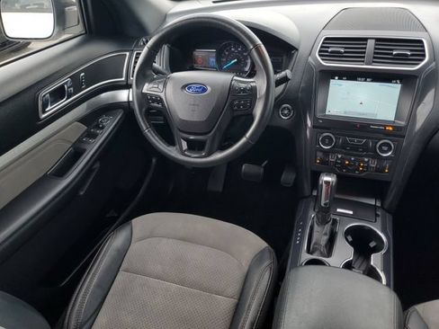 Used 2017 Ford Explorer XLT w/ Equipment Group 202A FWD image 15
