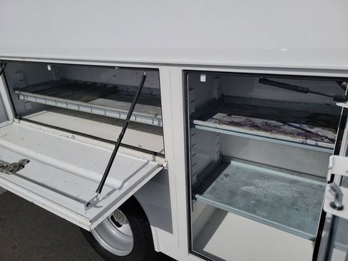 Used 2017 Chevrolet Express 3500 image 13