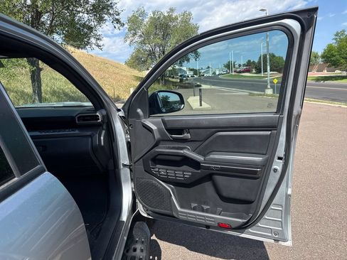 Used 2024 Toyota Tacoma TRD Sport AWD/4WD image 25