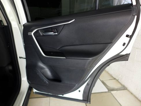 Used 2021 Toyota RAV4 XLE w/ Convenience Package FWD image 66