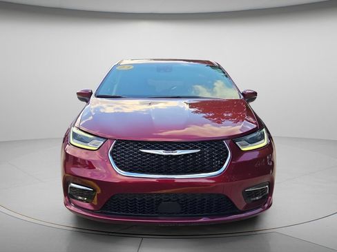 Used 2023 Chrysler Pacifica Touring-L FWD image 4