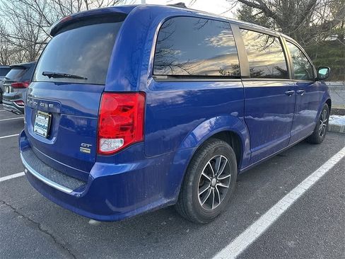 Used 2019 Dodge Grand Caravan GT image 4