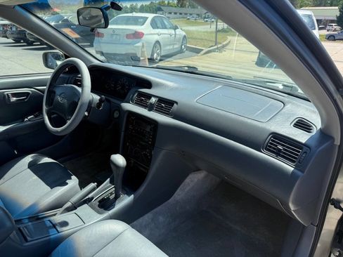 Used 2001 Toyota Camry LE FWD image 15