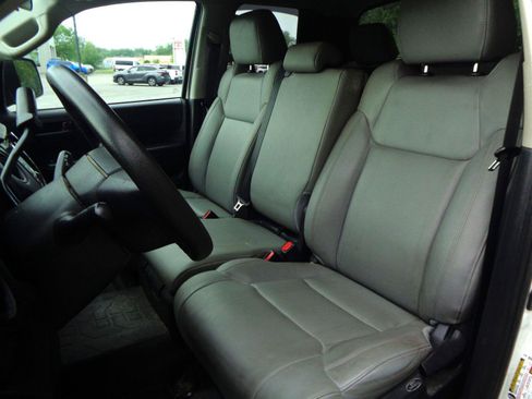 Used 2019 Toyota Tundra SR AWD/4WD image 16
