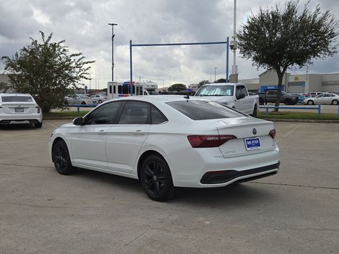 Used 2023 Volkswagen Jetta SE w/ Panoramic Sunroof Package image 6