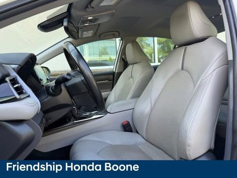 Used 2022 Toyota Camry XLE FWD image 17