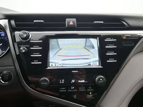 Used 2020 Toyota Camry SE w/ Convenience Package FWD image 16
