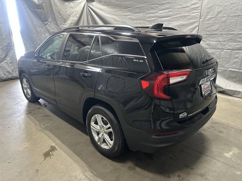 Used 2023 GMC Terrain SLE w/ Driver Convenience Package FWD image 4