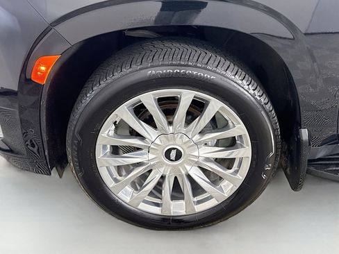 Used 2021 Cadillac Escalade Premium Luxury AWD/4WD image 38