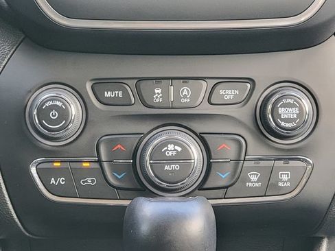 Certified 2023 Jeep Cherokee Altitude Lux AWD/4WD image 29