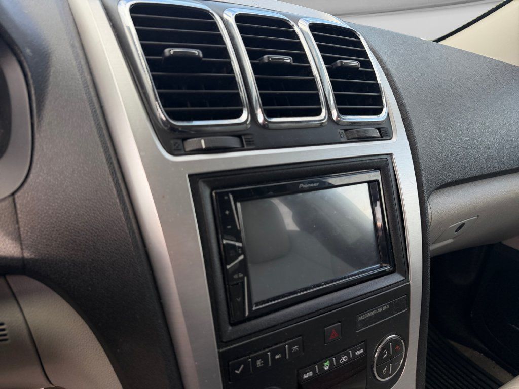 Used 2011 GMC Acadia SLT AWD/4WD image 25