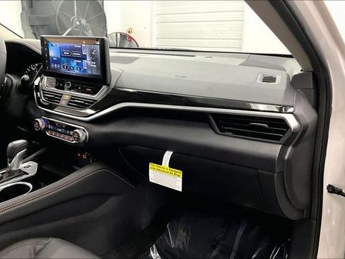 New 2025 Nissan Altima 2.5 SR w/ SR Premium Package image 32