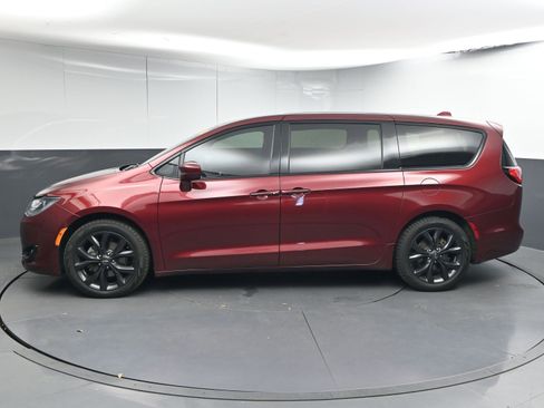Used 2018 Chrysler Pacifica Touring Plus w/ S Appearance Package image 5