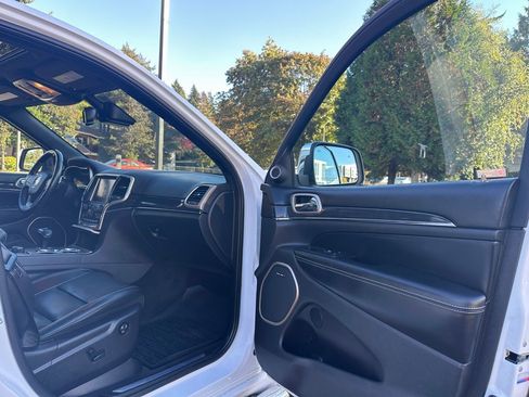 Used 2015 Jeep Grand Cherokee Overland w/ Advanced Technology Group image 10