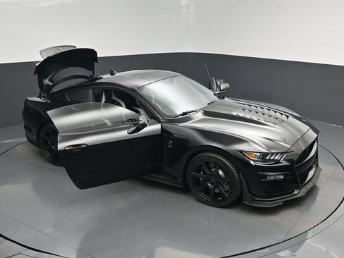 Used 2021 Ford Mustang Shelby GT500 w/ Technology Package RWD image 19