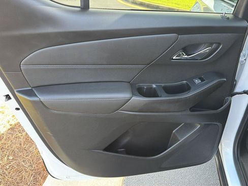 Used 2022 Chevrolet Traverse LT FWD image 18