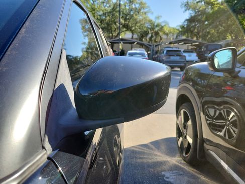 Used 2020 Nissan Kicks SV image 4