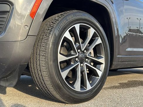 Used 2022 Jeep Grand Cherokee L Overland w/ Luxury Tech Group IV AWD/4WD image 10