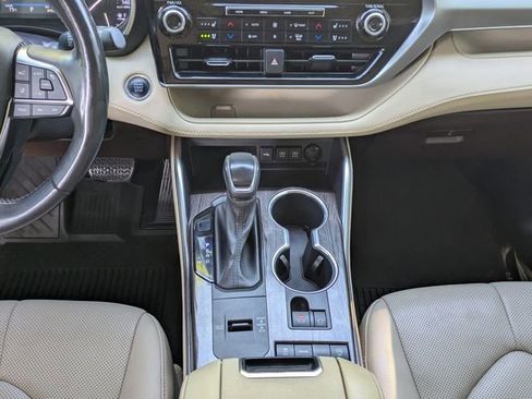 Used 2020 Toyota Highlander Platinum image 21