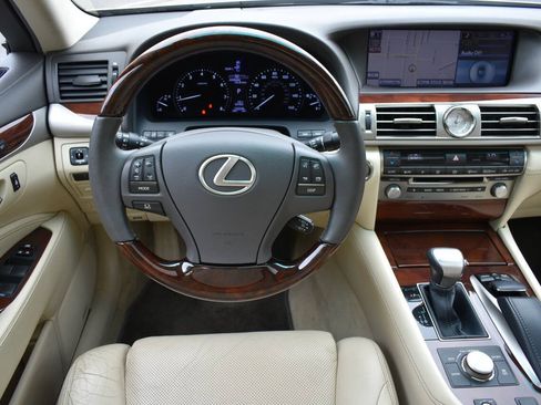 Used 2014 Lexus LS 460 AWD w/ Comfort Package image 17
