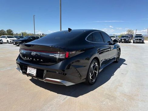 Used 2024 Hyundai Sonata SEL w/ Convenience Package FWD image 3