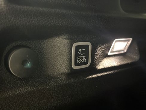 Used 2023 Jeep Grand Cherokee L Limited AWD/4WD image 29