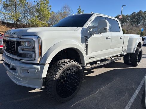 Used 2025 Ford F450 Lariat w/ FX4 Off-Road Package image 6