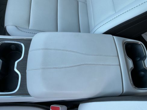 Used 2025 GMC Acadia Denali FWD image 11