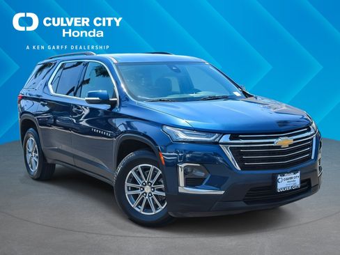 Used 2023 Chevrolet Traverse LT FWD image 1