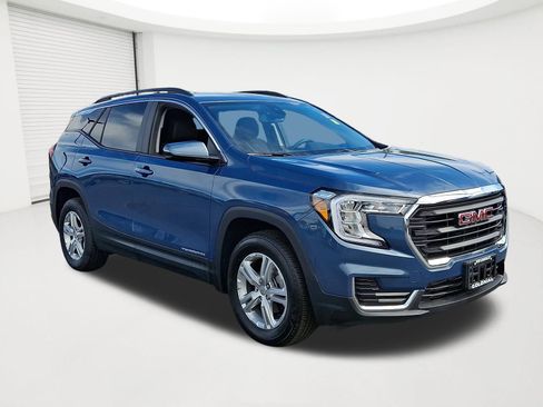 Certified 2024 GMC Terrain SLE w/ Driver Convenience Package image 3