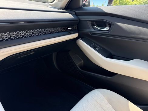 Certified 2025 Honda Accord SE image 18