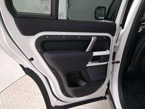 Used 2022 Land Rover Defender 110 X-Dynamic SE image 29