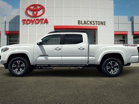 Certified 2019 Toyota Tacoma TRD Sport w/ Technology Package AWD/4WD image 6