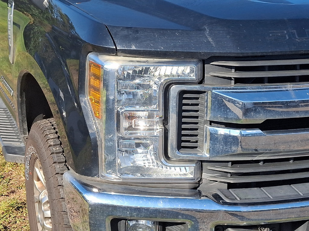 Used 2018 Ford F250 XLT w/ XLT Premium Package AWD/4WD image 9