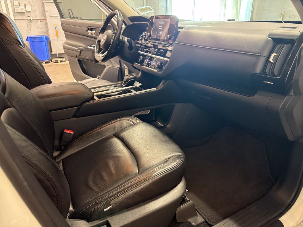 Used 2022 Nissan Pathfinder SV w/ SV Black Package FWD image 19