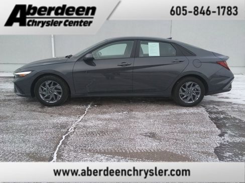 Used 2024 Hyundai Elantra SEL image 1