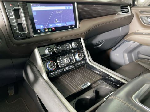 Used 2021 GMC Yukon Denali w/ Denali Premium Package image 26