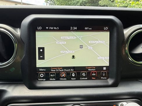 Used 2019 Jeep Wrangler Unlimited Sahara AWD/4WD image 23