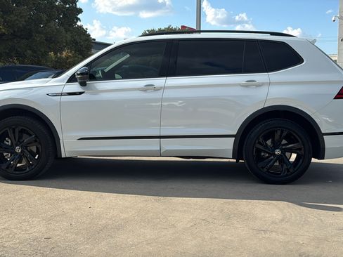 Used 2023 Volkswagen Tiguan SE R-Line image 4