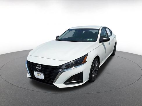 Used 2025 Nissan Altima 2.5 SV FWD image 6