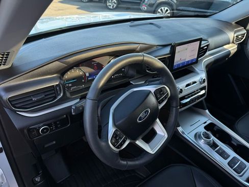 Used 2024 Ford Explorer XLT w/ Equipment Group 202A image 19