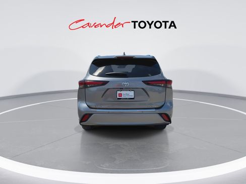 Certified 2026 Toyota Highlander Platinum image 7