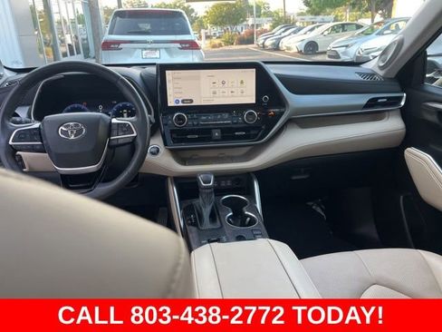 Used 2023 Toyota Highlander Platinum FWD image 19