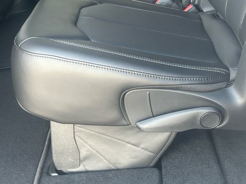 New 2025 Chrysler Pacifica Select w/ Uconnect Theater Family Group image 38